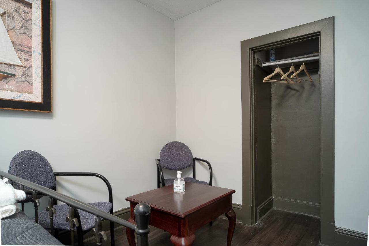 Room #3 Ottawa Downtown Exterior photo